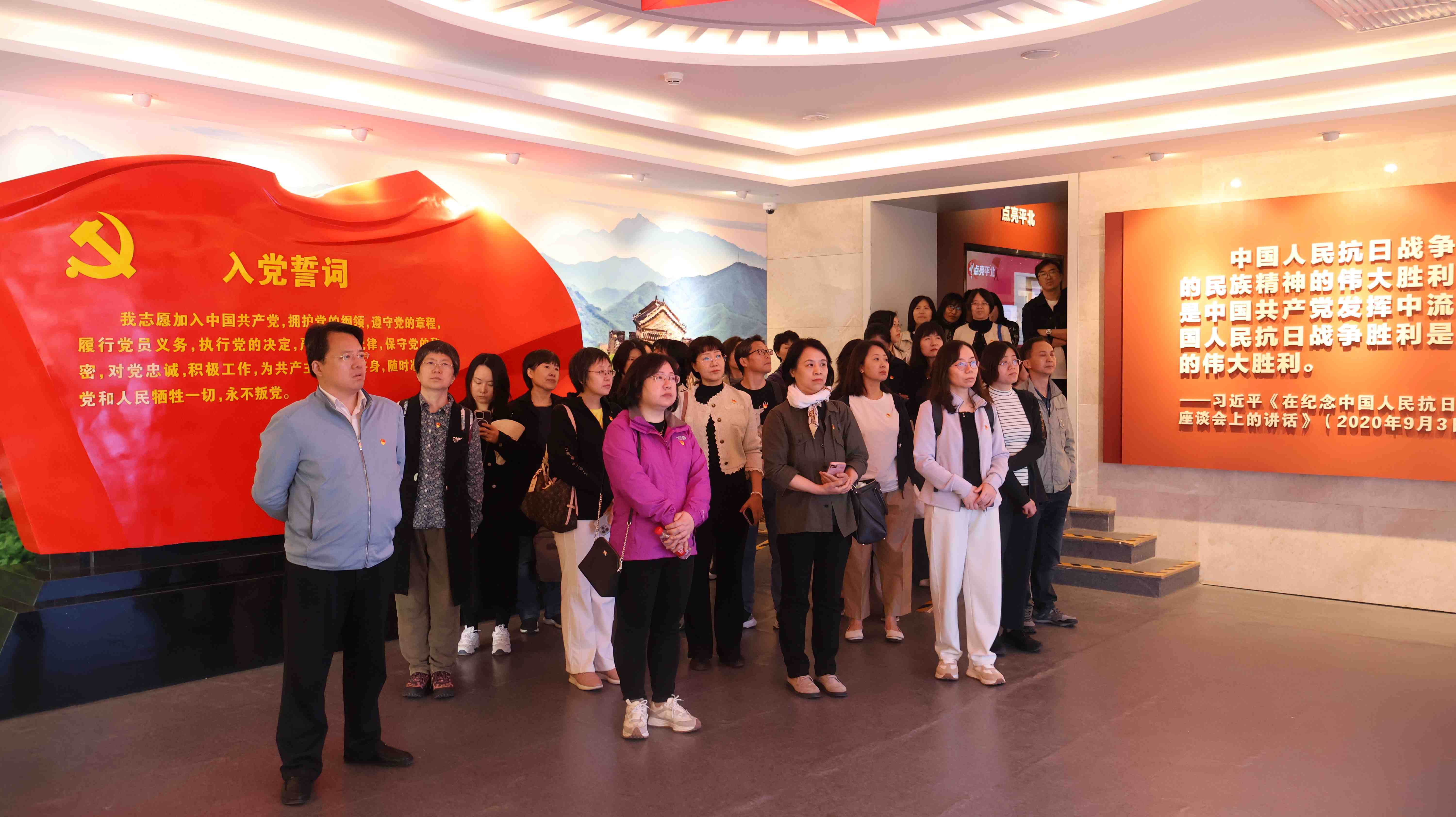 外语学院师生党员赴平北抗日烈士纪念园开展实践学习教育3.JPG